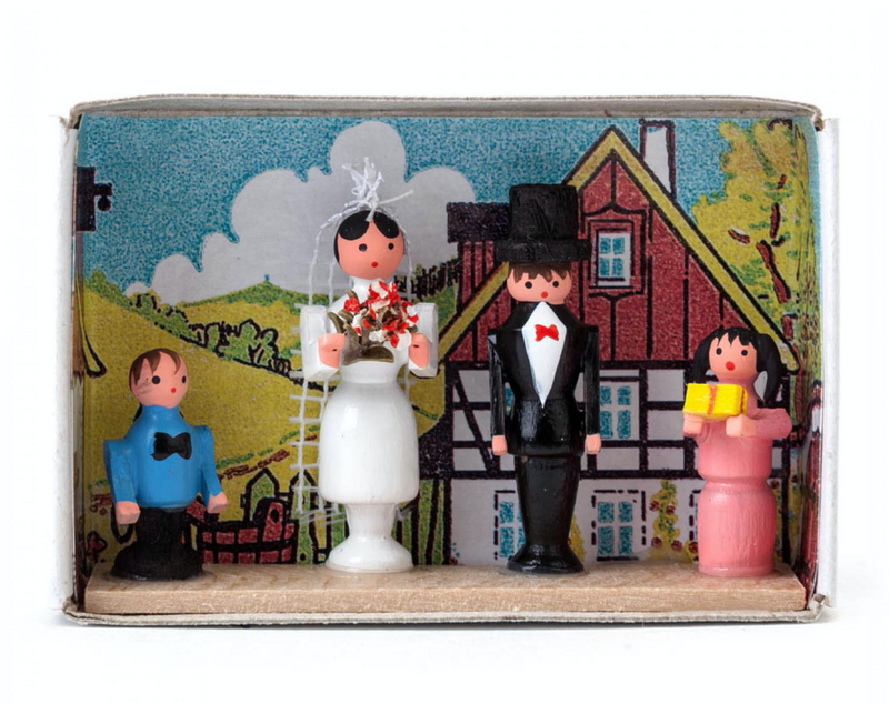 028/065 - Matchbox Scene with Wedded Couple