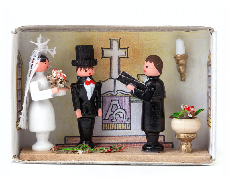 028/094 - Matchbox Scene with Bride & Groom